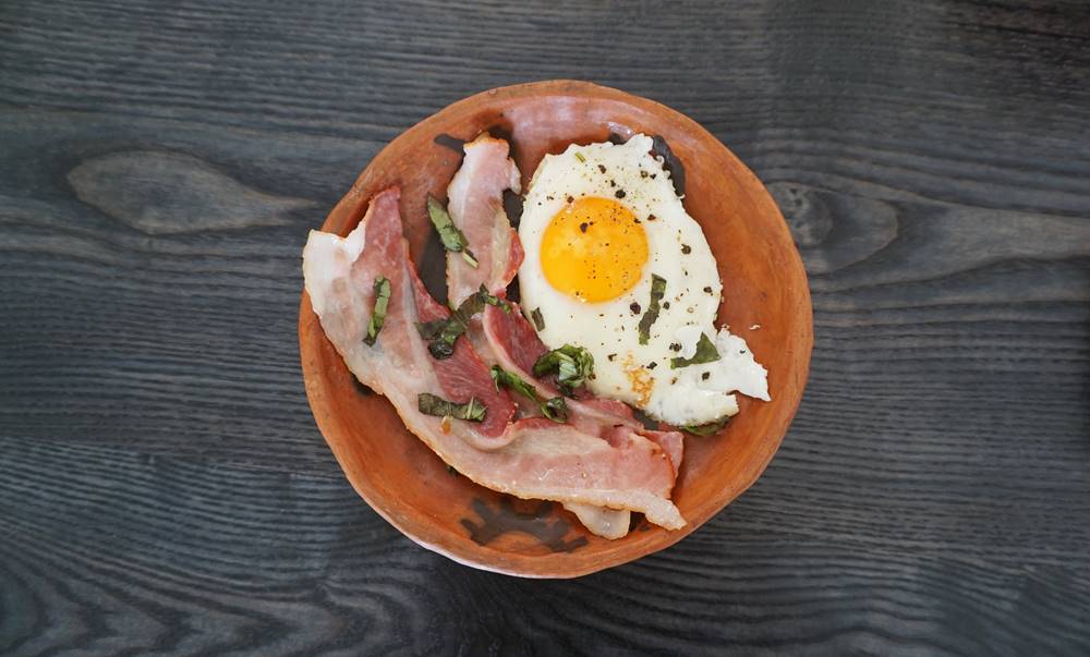 american breakfast bacon and eggs